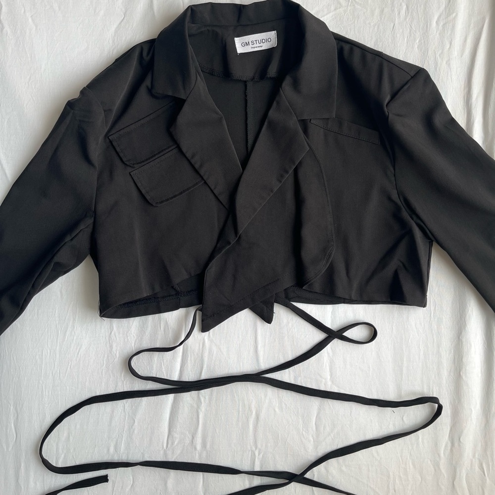 Croped tie up black blazer